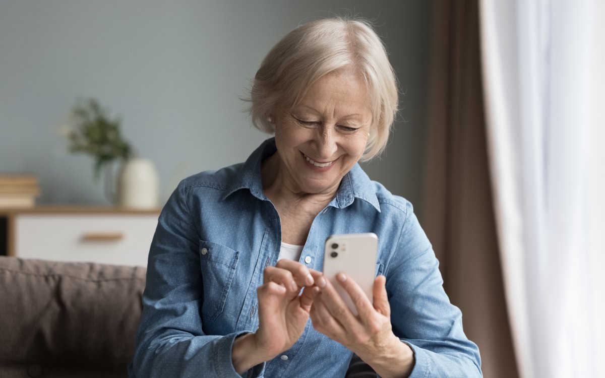 Top senior-friendly cell phone plans and tips to choose